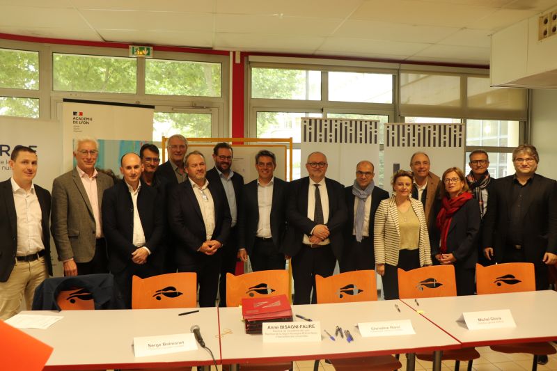 Une convention symbolique pour dynamiser la filière de l’éclairage public en région Auvergne-Rhône-Alpes